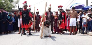 Iglesia Católica realiza el Santo Via crucis en todo el país
