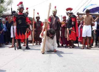 Iglesia Católica realiza el Santo Via crucis en todo el país