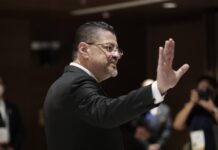 Rodrigo Chaves jura como el presidente 49 en la historia de Costa Rica