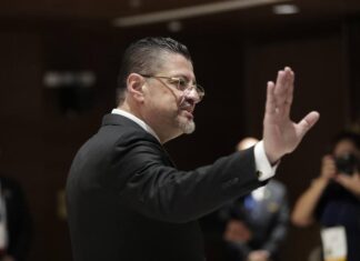 Rodrigo Chaves jura como el presidente 49 en la historia de Costa Rica