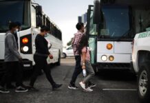 Migrantes hondureños denuncian que son deportados por medio de engaños