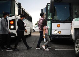 Migrantes hondureños denuncian que son deportados por medio de engaños