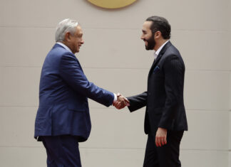 López Obrador llega a El Salvador y es recibido por el presidente Bukele