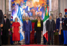 Encargado de protocolo de casa de gobierno, olvidó el nombre del López Obrador en su encuentro con Xiomara Castro