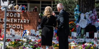 Biden visita la escuela de Texas donde murieron 19 niños y 2 maestras