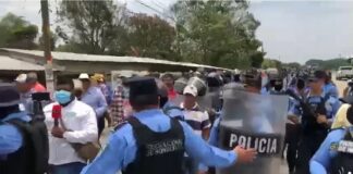 Por la fuerza desalojan a ganaderos que mantenían toma de carretera en Olancho