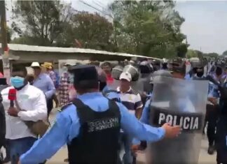 Por la fuerza desalojan a ganaderos que mantenían toma de carretera en Olancho