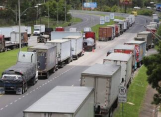 Dirigencia del transporte de carga amenazan con paralizar unidades si empresarios no cumplen la ley