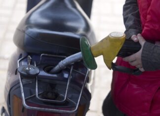 Autoridades del gobierno confirman el aumento de más de cuatro lempiras a la gasolina superior