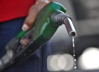 Experto señala que mientras EE. UU., no produzca más petróleo los precios de las gasolinas no bajarán en Honduras
