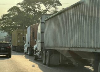El gobierno, transporte de carga pesada y la empresa privada llegan a un acuerdo que pone fin al paro