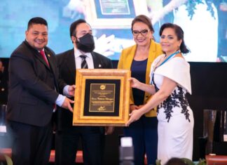 Enma Calderón recibe premio “Álvaro Contreras”: “Todos los periodistas tenemos ideales”