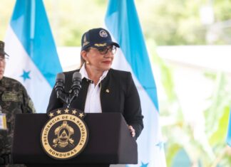 Xiomara Castro confirma que su gobierno repotenciará la Fuerza Aérea Honduras