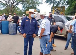 Ganaderos intensifican protestas por negociación en el precio del litro de leche