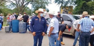 Ganaderos realizan tomas en Olancho por el tema del precio de la leche
