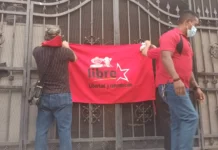 Grupo de militantes del partido Libre se toman la Secretaría de Salud exigiendo puestos de trabajo