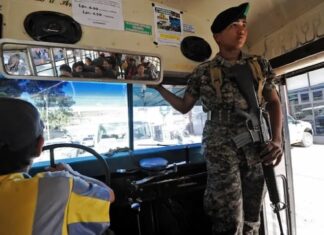 Presentan moción para que haya más presencia policial en transporte público y barrios