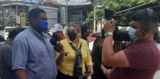 Exempleados de Sedis realizan plantón exigiendo pago de tres meses de salario