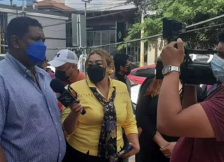 Exempleados de Sedis realizan plantón exigiendo pago de tres meses de salario