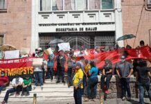 Empleados de hospitales psiquiátricos protestan por falta de pago