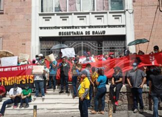 Empleados de hospitales psiquiátricos protestan por falta de pago