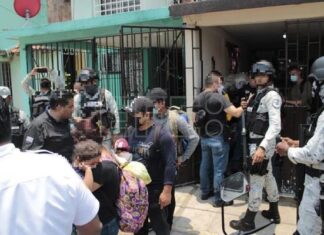 Hallan a 58 migrantes hacinados en viviendas en el estado mexicano de Tabasco