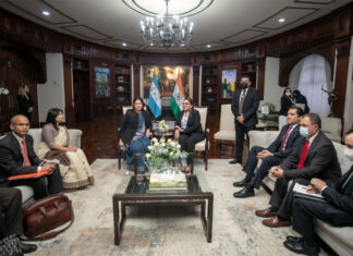 La presidenta de Honduras y la canciller de India dialogan sobre intereses mutuos