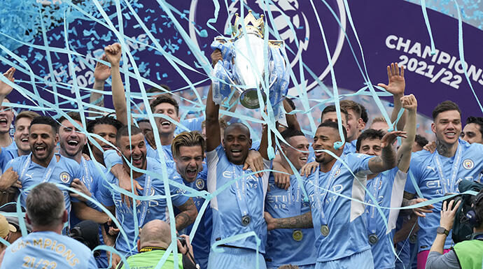 El Manchester City remonta en cinco minutos y gana el título de la Premier League