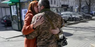 ONG rescata en zona ucraniana en poder de Rusia a estadounidense y familia
