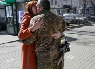 ONG rescata en zona ucraniana en poder de Rusia a estadounidense y familia
