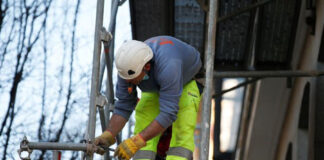 EE. UU. extiende por año y medio los permisos de trabajo para inmigrantes