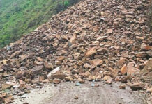 Deslizamiento de piedras deja varios municipios incomunicados al sur de Francisco Morazán