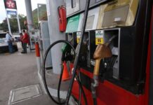 El diésel rebaja un lempira, mientras que la gasolina superior superará los L. 135 a partir del lunes