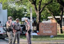 Arrestan a un estudiante con dos rifles a las afueras de un instituto en Texas