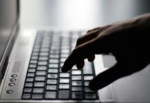 La resiliencia es clave contra el acoso online de mujeres periodistas en Honduras