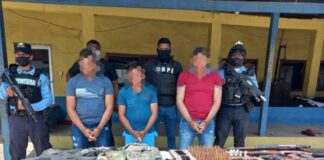 Con armas e indumentaria militar capturan a tres supuestos integrantes de la banda “Los Hernández”