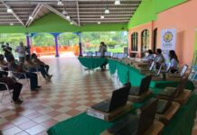 Continua dotación de computadoras a escuelas en zonas azucareras de la zona norte y occidente del país