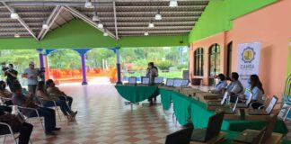 Continua dotación de computadoras a escuelas en zonas azucareras de la zona norte y occidente del país