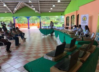 Continua dotación de computadoras a escuelas en zonas azucareras de la zona norte y occidente del país