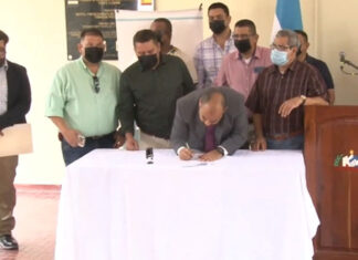 Ministro de Sponda y colegios magisteriales pactan derogación de reglamentos de la Ley Fundamental de Educación