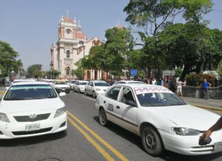 Taxistas de SPS suspenden temporalmente el aumento de 3 lempiras al costo del pasaje