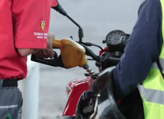 Ministro de Energía afirma que el impuesto a los combustibles no puede ser eliminado