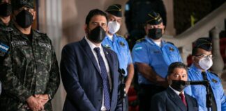 El Ministro de Defensa niega la existencia de un sistema de intervención telefónica en el país y asegura que son rumores