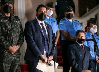 El Ministro de Defensa niega la existencia de un sistema de intervención telefónica en el país y asegura que son rumores