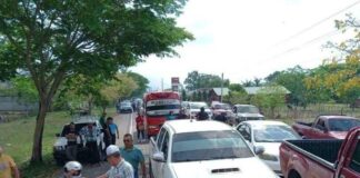 Productores de leche se toman varias carreteras en Olancho