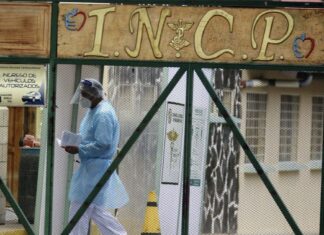 Unos 18 médicos del Hospital El Tórax se encuentran contagiados con Covid-19 y habilitarán más salas para pacientes