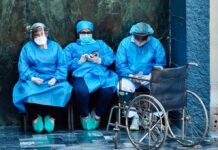 Al menos un centenar de médicos hondureños, con Covid-19 por rebrote