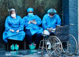 Al menos un centenar de médicos hondureños, con Covid-19 por rebrote