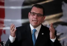 EE. UU. deja en libertad a excandidato a la presidencia de Guatemala acusado de lavado de dinero