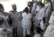 Médicos internos siguen en paro por falta de pago